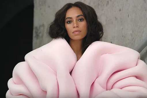 На YouTube выложили лекцию Соланж о Принсе и Дэвиде Боуи На YouTube выложили лекцию Соланж о Принсе и Дэвиде Боуи