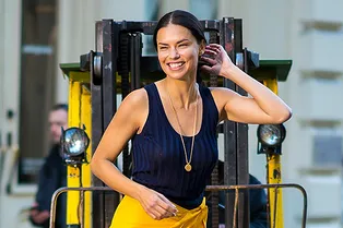 Синий и желтый — лучшее летнее сочетание по мнению Адрианы Лимы