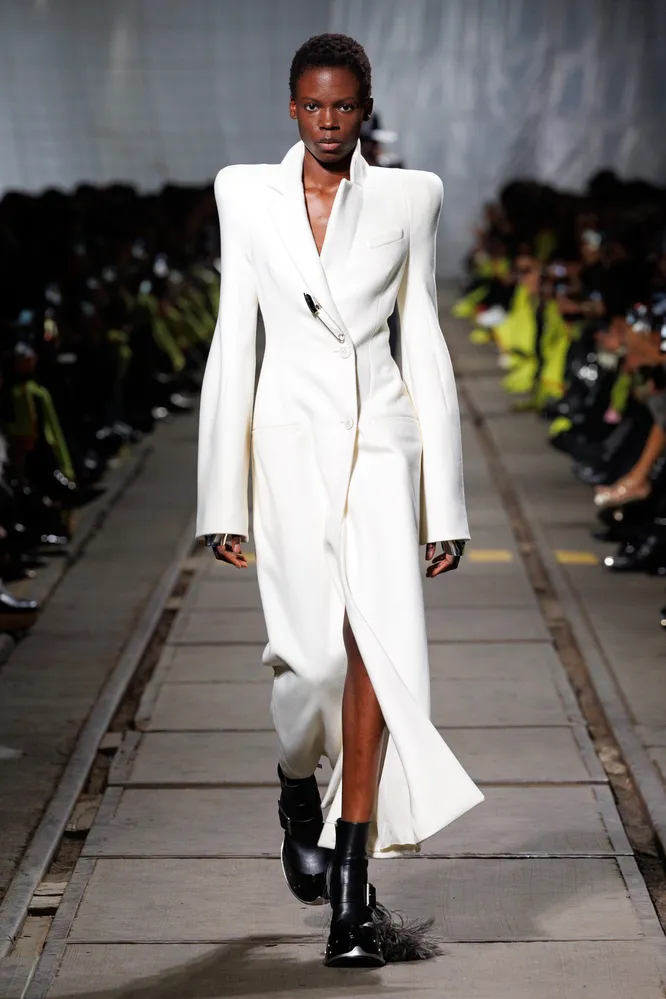 Alexander McQueen осень-зима 2024/2025 Alexander McQueen осень-зима 2024/2025