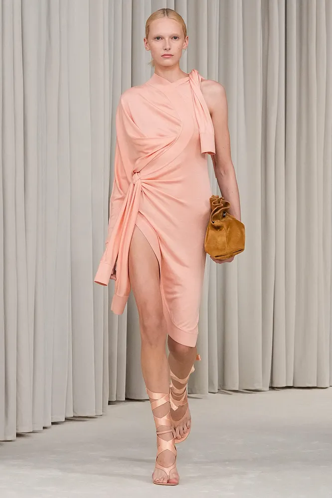 Ferragamo весна-лето 2025