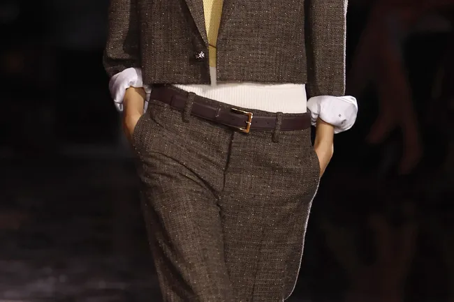 7 пар брюк на заниженной посадке, без которых не обойтись этой весной