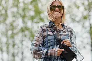 3 способа носить прозрачные вещи, не показывая ничего лишнего