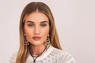 Какие продукты Роузи Хантингтон-Уайтли исключила из рациона, чтобы справиться с акне