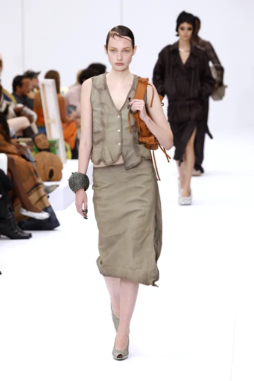 Acne Studios весна-лето 2025 Acne Studios весна-лето 2025