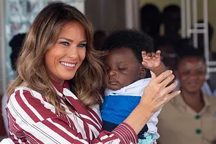 Мелания Трамп прилетела в Гану в платье Celine