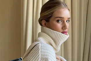 Вместо шарфа: 11 свитеров с очень высоким горлом