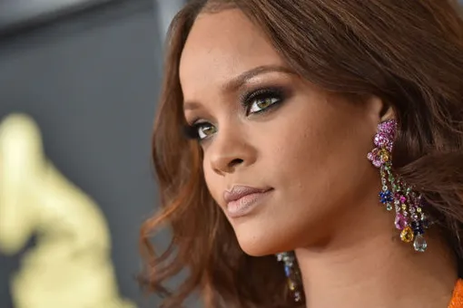 Рианна запускает линию косметики Рианна запускает линию косметики