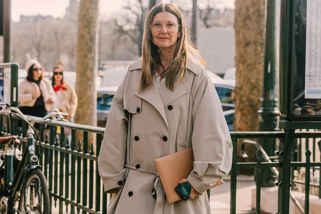 Если и покупать тренч сейчас, то только свободного кроя