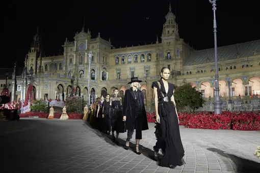 Финал показа Dior Resort 2023 Финал показа Dior Resort 2023