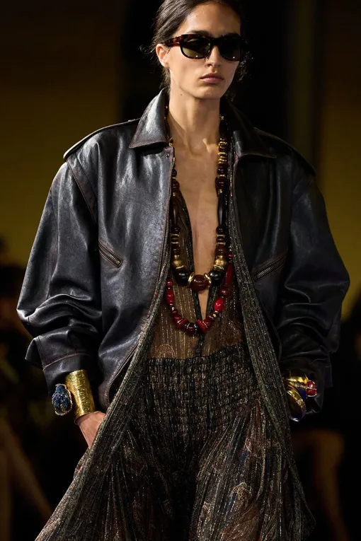 Saint Laurent весна-лето 2025 Saint Laurent весна-лето 2025