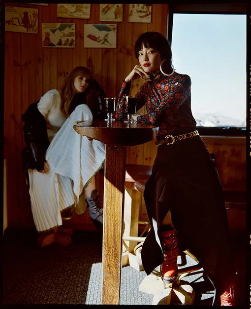 Куртка Moncler Grenoble, 198 000 руб; ботинки, 95 040 руб.; футболка, 37 290 руб.; ботинки, 75 240 руб.; все доступно на moncler.com Куртка Moncler Grenoble, 198 000 руб; ботинки, 95 040 руб.; футболка, 37 290 руб.; ботинки, 75 240 руб.; все доступно на moncler.com