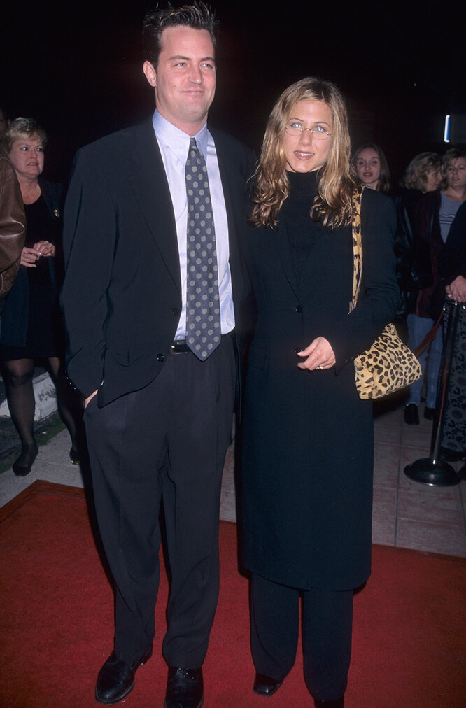 Мэттью Перри и Дженнифер Энистон на премьере «Поцелуя понарошку» в Вествуде, Калифорния, 1998 год