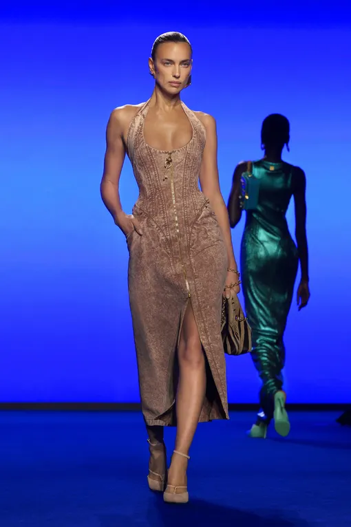 Schiaparelli весна-лето 2025 Schiaparelli весна-лето 2025