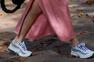 10 доказательств, что платье и кроссовки — лучшее летнее сочетание