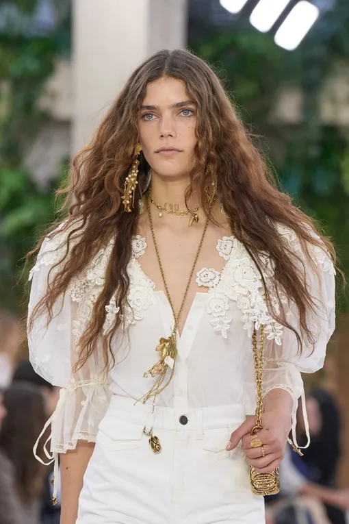 Chloé весна-лето 2025