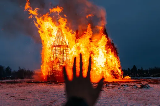 Burning Man по-русски: художники и основатели арт-парка Никола-Ленивец — о том, кому нужна Масленица в 2021 году