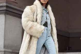 Привет из 70-х: как правильно стилизовать джинсы клеш Привет из 70-х: как правильно стилизовать джинсы клеш