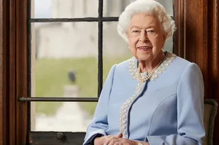 70 лет на троне: взгляните на новый официальный портрет Елизаветы II в честь платинового юбилея правления