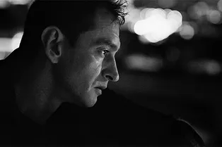 Видео дня: Константин Хабенский читает пронзительный рассказ Александра Цыпкина «Кавычки»