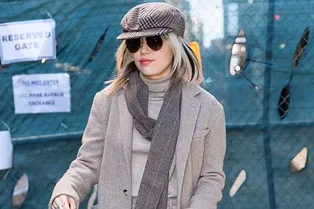 Классическая сумка Chanel украсит любой образ — особенно нарочито маскулинный костюм, как у Майли Сайрус