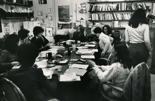Стайнем в офисе редакции журнал Ms., 1975 год Стайнем в офисе редакции журнал Ms., 1975 год