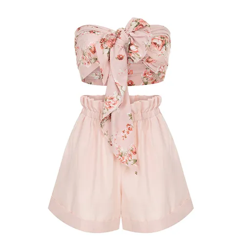 Шорты и топ MARINA MAK, 6 500 руб. и 4 500 руб.