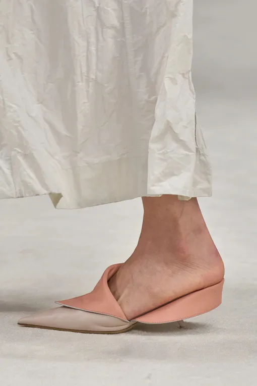Ferragamo весна-лето 2025