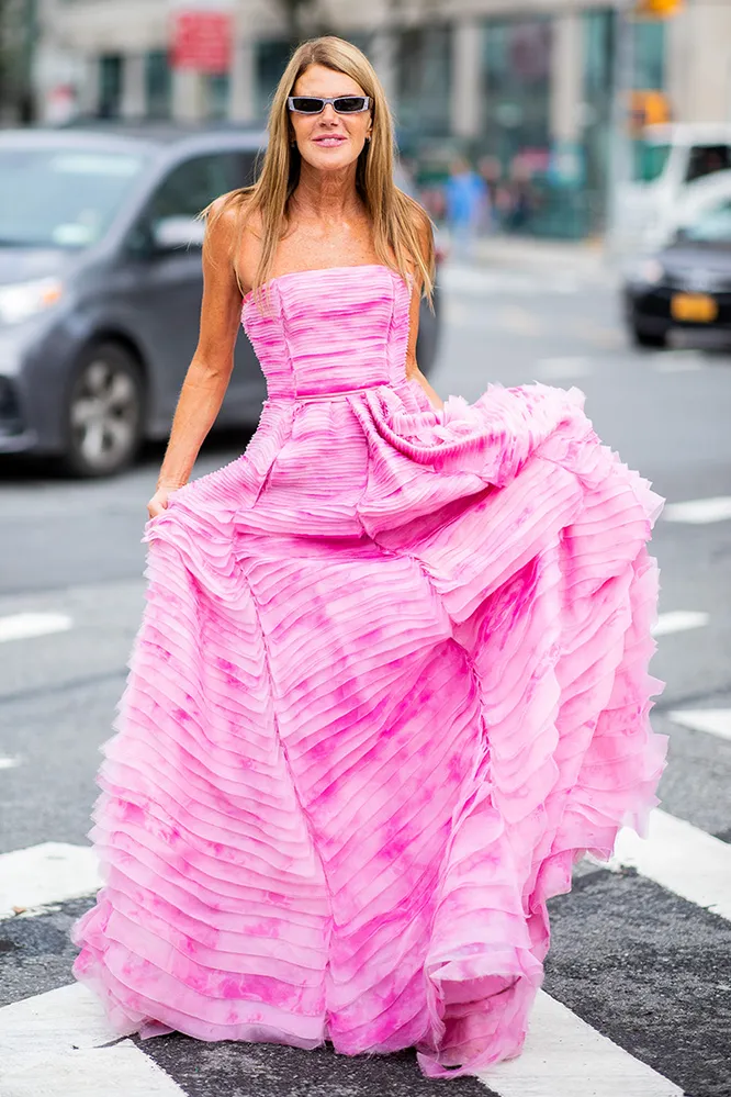 Анна Делло Руссо в платье Oscar de la Renta во время Недели моды в Нью-Йорке (весна-лето - 2019)