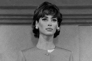 Боб в стиле 90-х: как повторить культовую укладку Кристи Тарлингтон