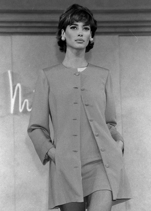 Кристи Тарлингтон на показе Nicole Miller весна-лето 1991 Кристи Тарлингтон на показе Nicole Miller весна-лето 1991