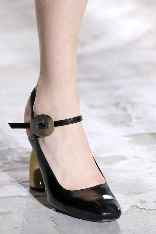 Dries Van Noten весна-лето 2023 Dries Van Noten весна-лето 2023