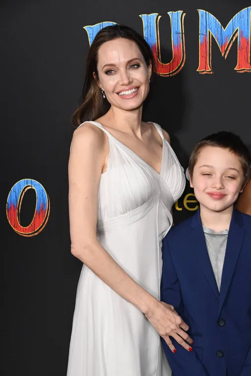 Шайло с мамой на премьере фильма «Дамбо», 2019 год