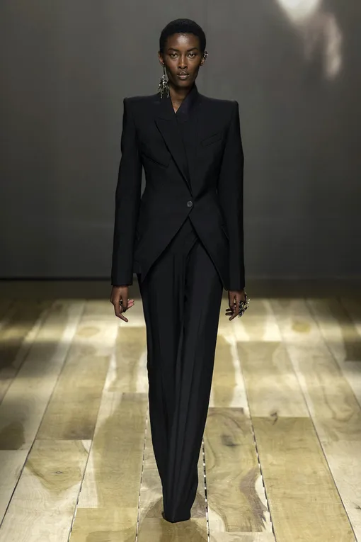 ALEXANDER MCQUEEN осень-зима 2023/24 ALEXANDER MCQUEEN осень-зима 2023/24