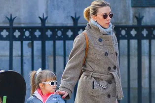 Ни капли гламура: Скарлетт Йоханссон вне красной дорожки предпочитает скромный casual