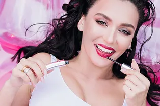 Молодые и дерзкие: Ольга Серябкина и популярные insta-girls попробовали блеск-бальзам Volupté Liquid Colour Balm