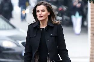 Черный — это не скучно: королева Летиция в повседневном образе, который может повторить каждая