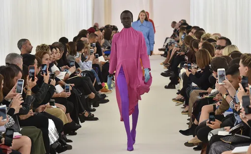 Показ коллекции Balenciaga весна-лето 2017 Показ коллекции Balenciaga весна-лето 2017
