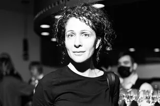 Ксения Раппопорт, Владимир Познер и Вера Полозкова на премьере благотворительного спектакля «Мам, а кто это на фото?»