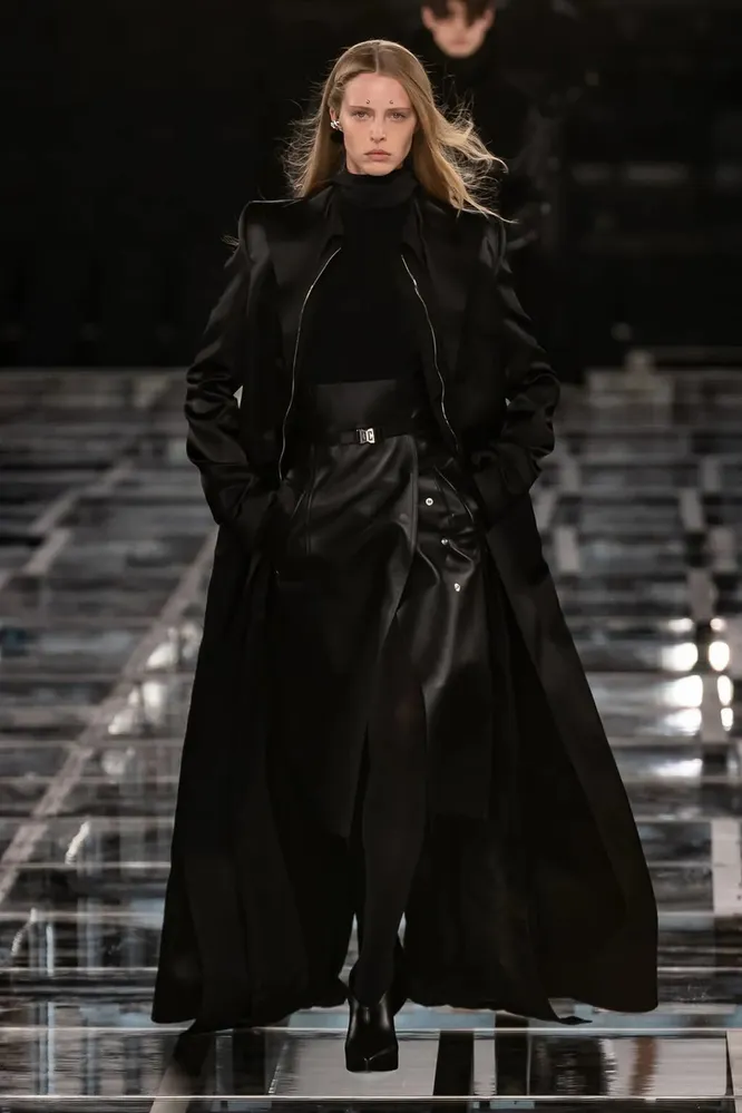 GIVENCHY осень-зима 22/23 GIVENCHY осень-зима 22/23