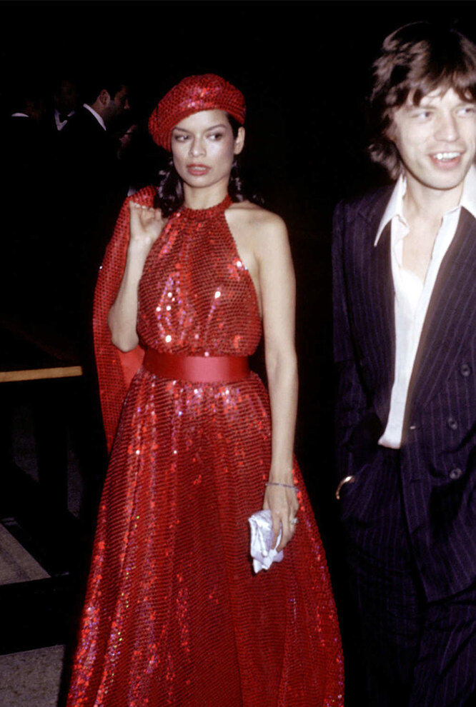 С Миком Джаггером на выставке Romantic And Glamorous Hollywood Design в Нью-Йорке, 1974