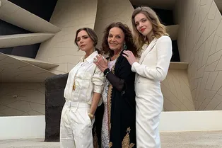 Иконы стиля в total white: Виктория Бекхэм и Наталья Водянова на мероприятии в Катаре