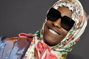 Почему американский рэпер A$AP Rocky носит «бабушкин» платок и поет шансон на русском языке