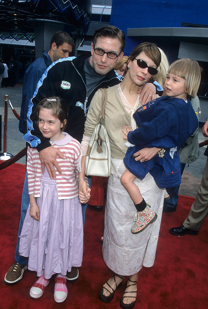 Со Стивеном, Кеннией и сестрой Алайей Болдуин, 2000