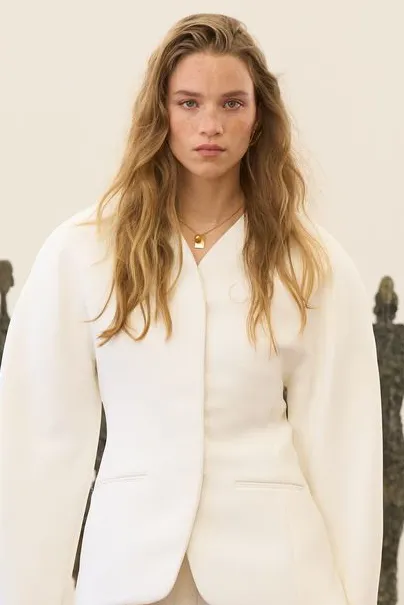 Jacquemus весна-лето 2024 Jacquemus весна-лето 2024