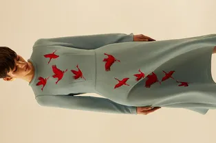 Идеальные трикотажные брюки, платья мечты и пиджаки с журавлями в коллекции Korsun