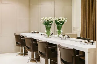 3 салона, в которых маникюр делают быстро и качественно