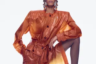 Этот летний тренч должен быть в гардеробе у каждой модной девушки Этот летний тренч должен быть в гардеробе у каждой модной девушки