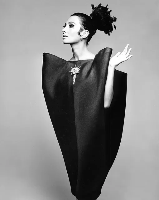 Альберта Тибурзи в платье Balenciaga, The Symbol, июнь 1967