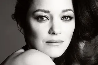 Марион Котийяр стала лицом аромата Chanel №5