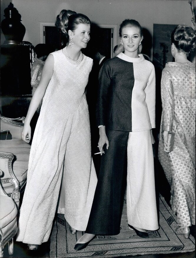 Актриса Даниэла Бианки и модель Джоконда в пижамах Irene Galitzine, 1965
